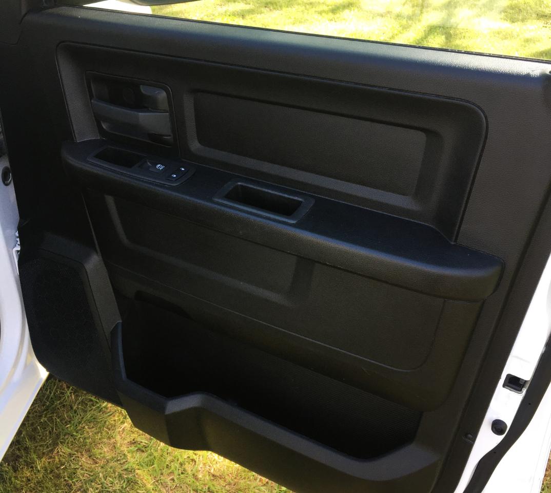 RAM 1500 Classic Tradesman 4x2 Quad Cab 6'4" Box 2022