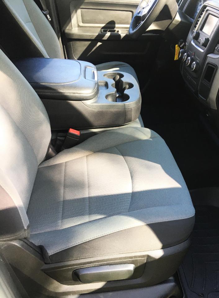 RAM 1500 Classic Tradesman 4x2 Quad Cab 6'4" Box 2022