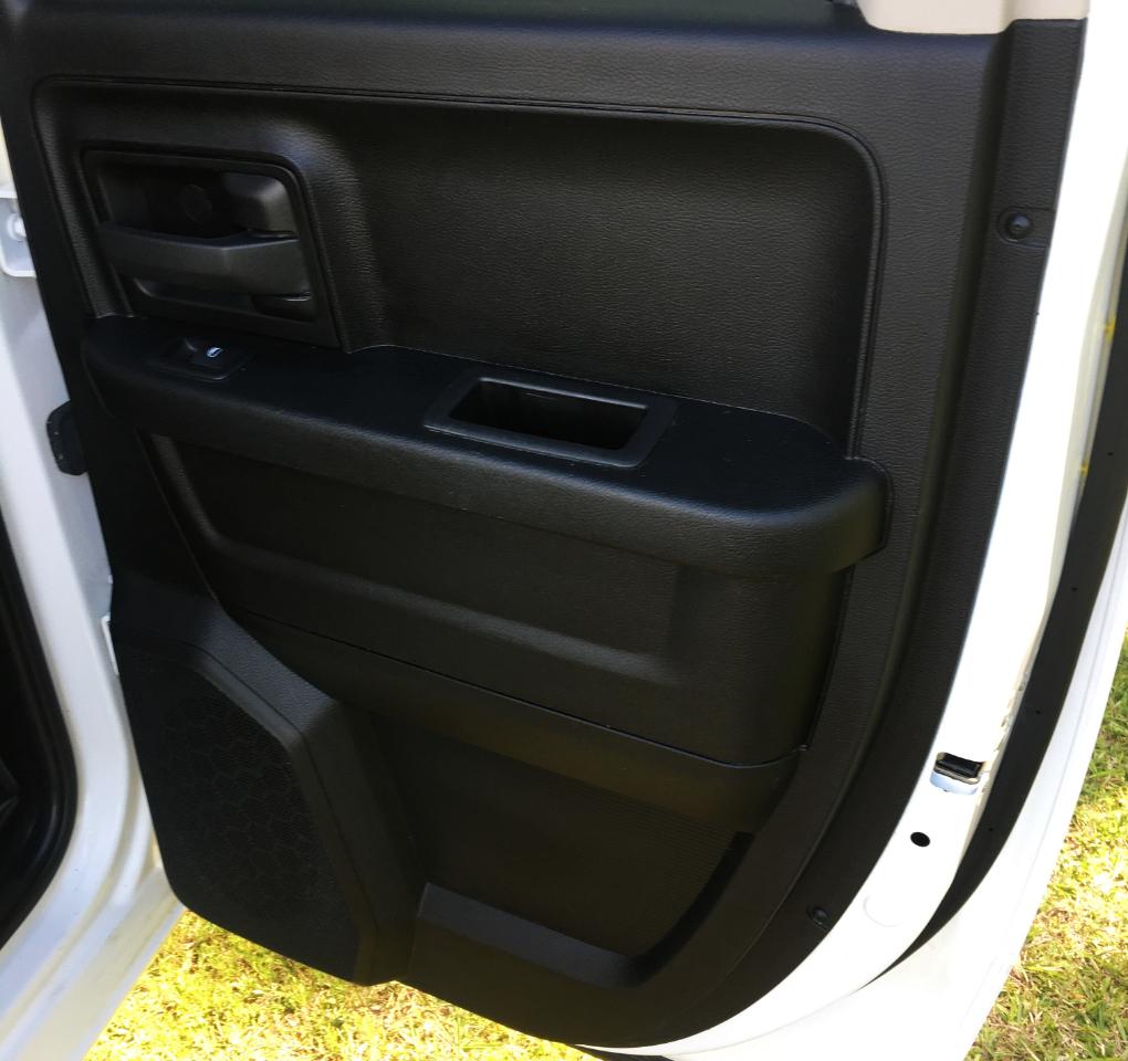 RAM 1500 Classic Tradesman 4x2 Quad Cab 6'4" Box 2022