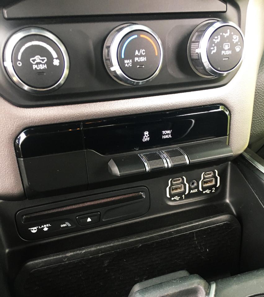 RAM 1500 Big Horn/Lone Star 4x4 Crew Cab 5'7" Box 2019