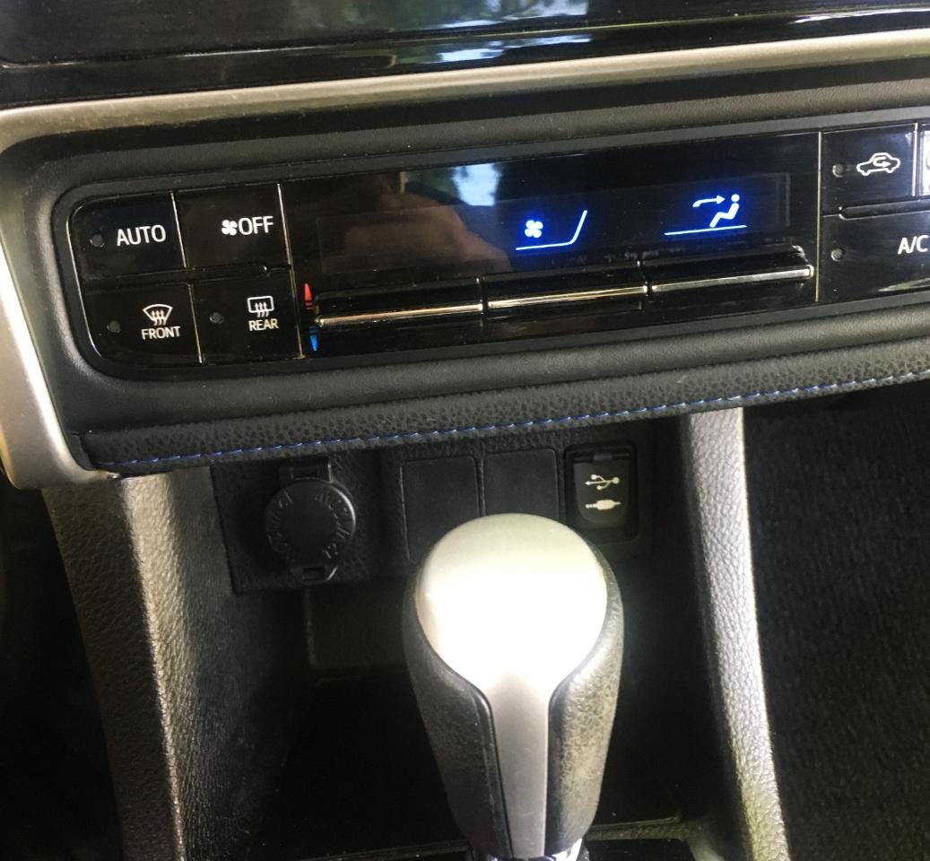 Toyota Corolla 50th Anniversary Special Edition CVT (Natl) 2017