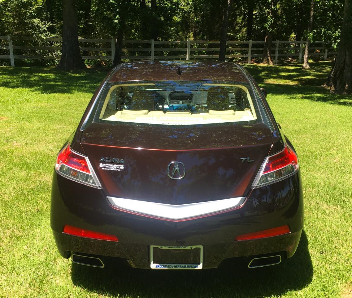 Acura TL 4dr Sdn 2WD 2010