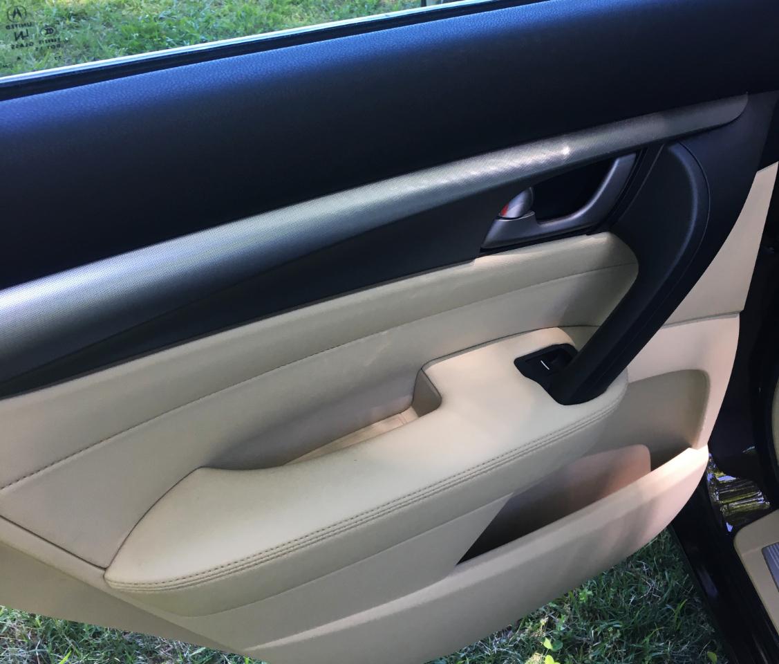 Acura TL 4dr Sdn 2WD 2010