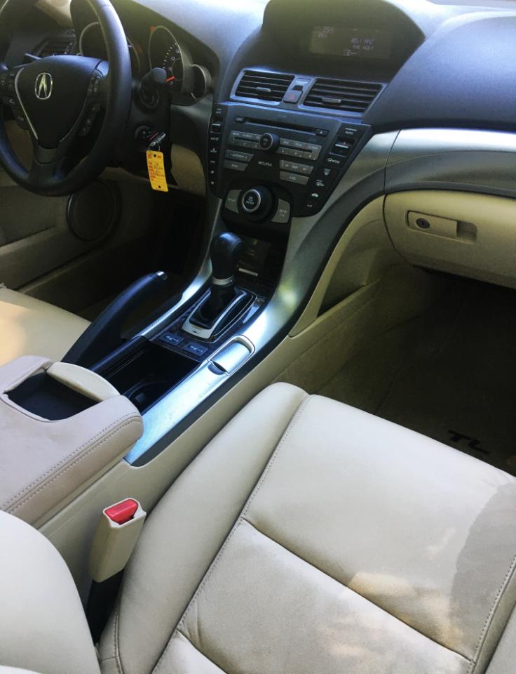 Acura TL 4dr Sdn 2WD 2010