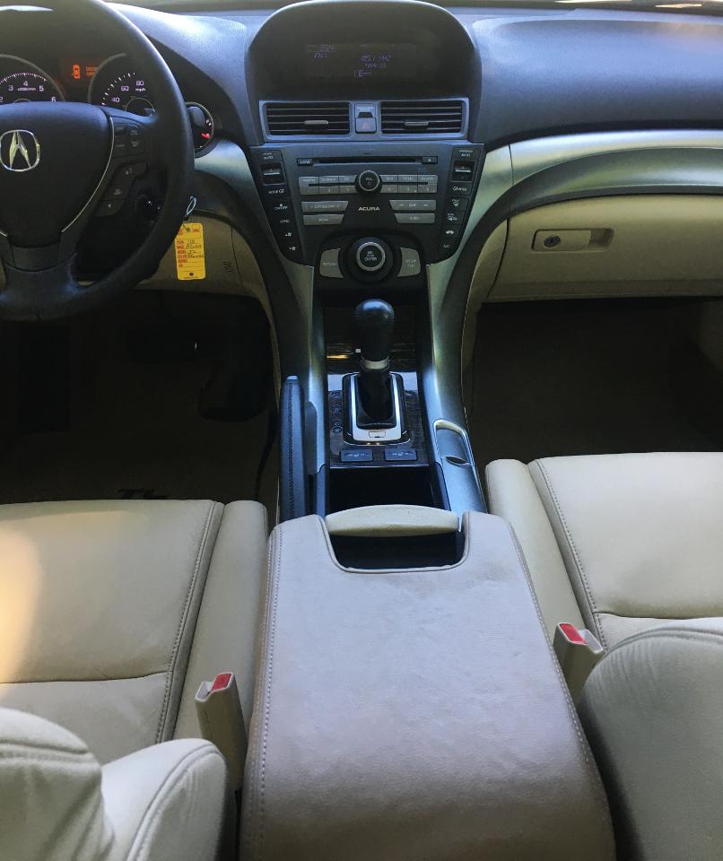Acura TL 4dr Sdn 2WD 2010