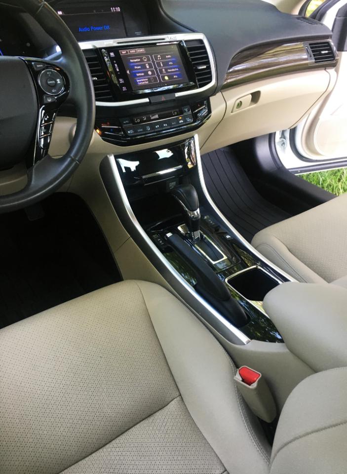 Honda Accord Hybrid Touring Sedan 2017