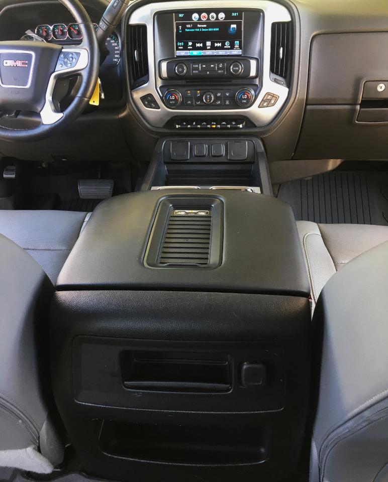 GMC Sierra 1500 4WD Crew Cab 143.5" SLT 2018