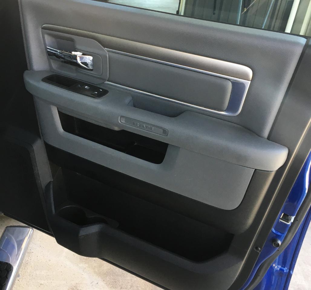 RAM 1500 4WD Crew Cab 140.5" Big Horn 2016