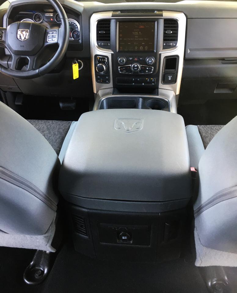 RAM 1500 4WD Crew Cab 140.5" Big Horn 2016