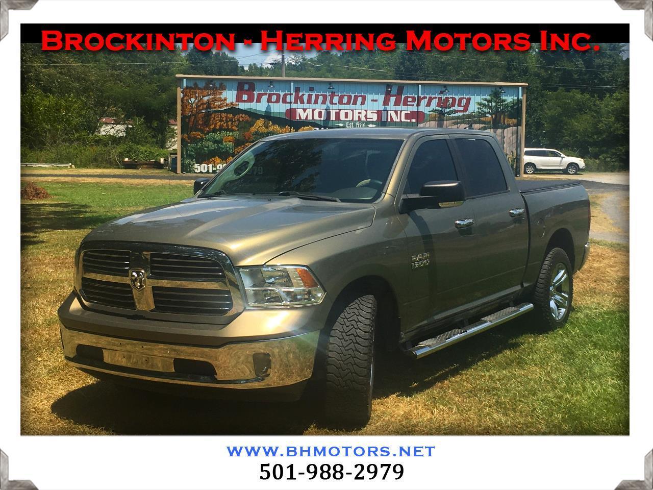 RAM 1500 4WD Crew Cab 140.5" Big Horn 2015