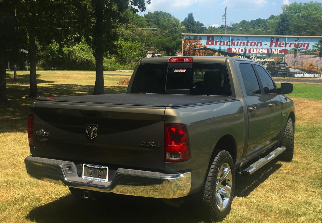RAM 1500 4WD Crew Cab 140.5" Big Horn 2015