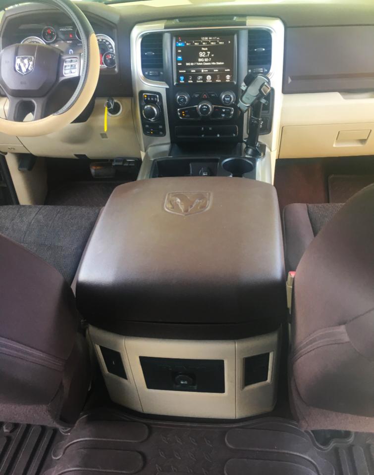 RAM 1500 4WD Crew Cab 140.5" Big Horn 2015