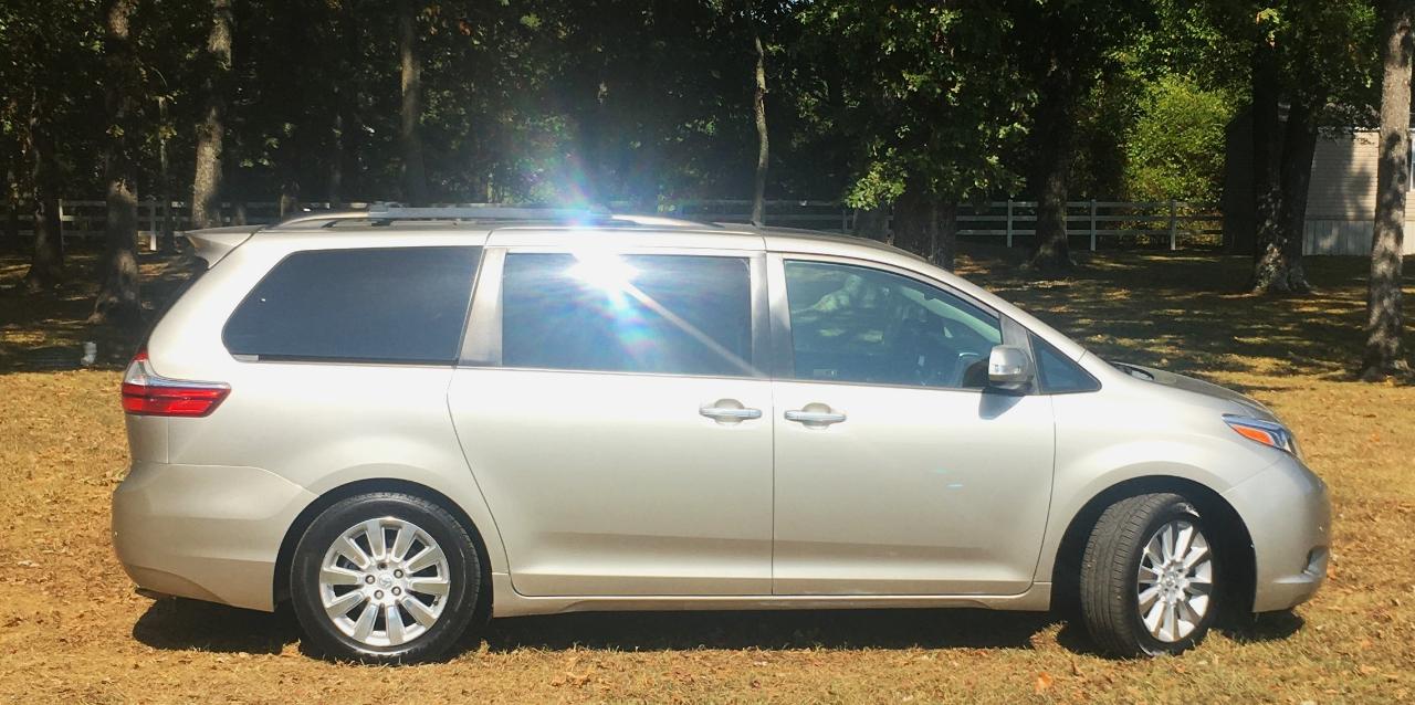 Toyota Sienna 5dr 8-Pass Van XLE Premium FWD (Natl) 2015