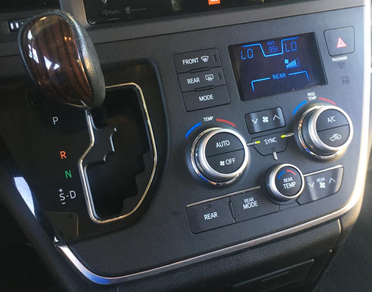 Toyota Sienna 5dr 8-Pass Van XLE Premium FWD (Natl) 2015