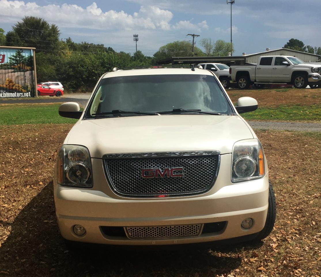 GMC Yukon XL 2WD 4dr 1500 Denali 2012