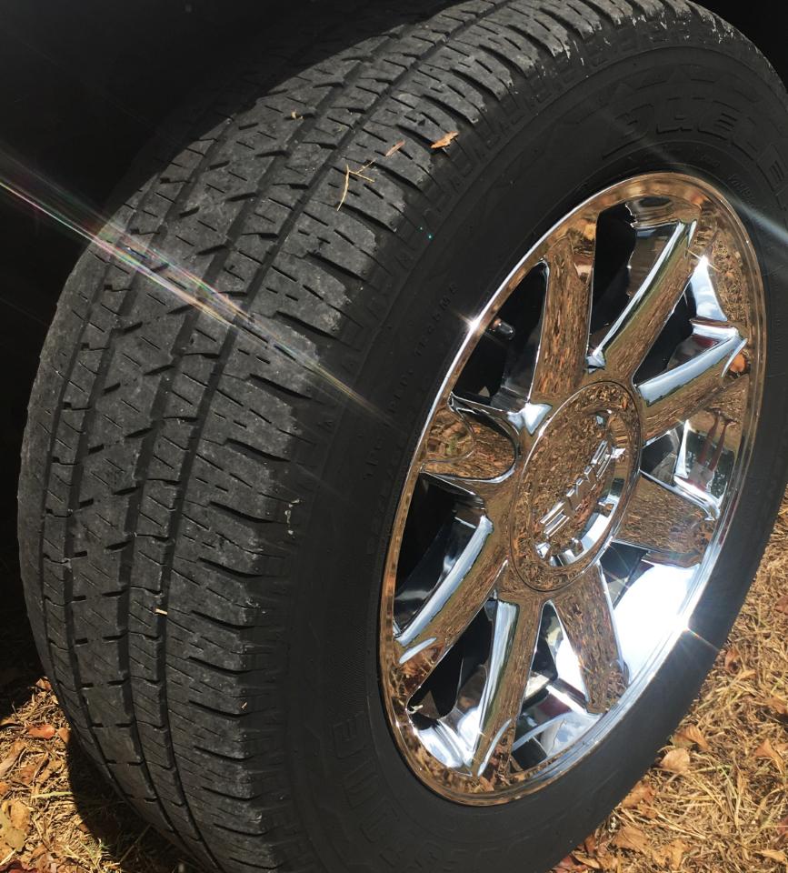 GMC Yukon XL 2WD 4dr 1500 Denali 2012