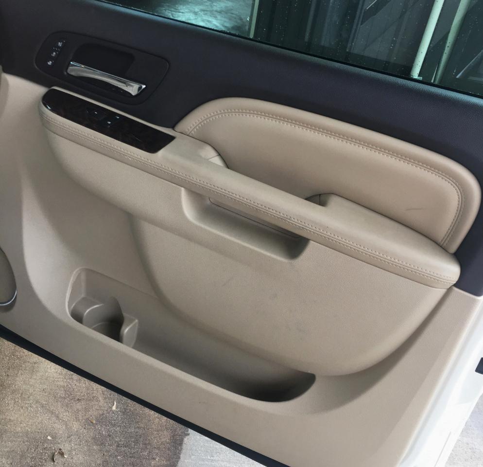 GMC Yukon XL 2WD 4dr 1500 Denali 2012