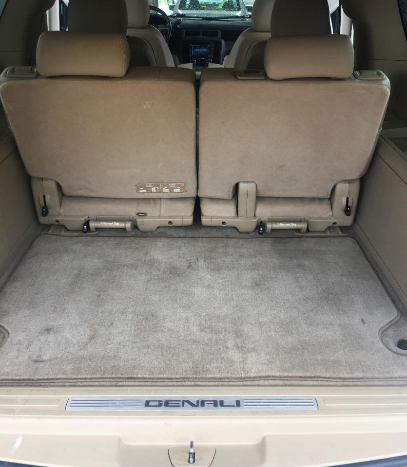 GMC Yukon XL 2WD 4dr 1500 Denali 2012