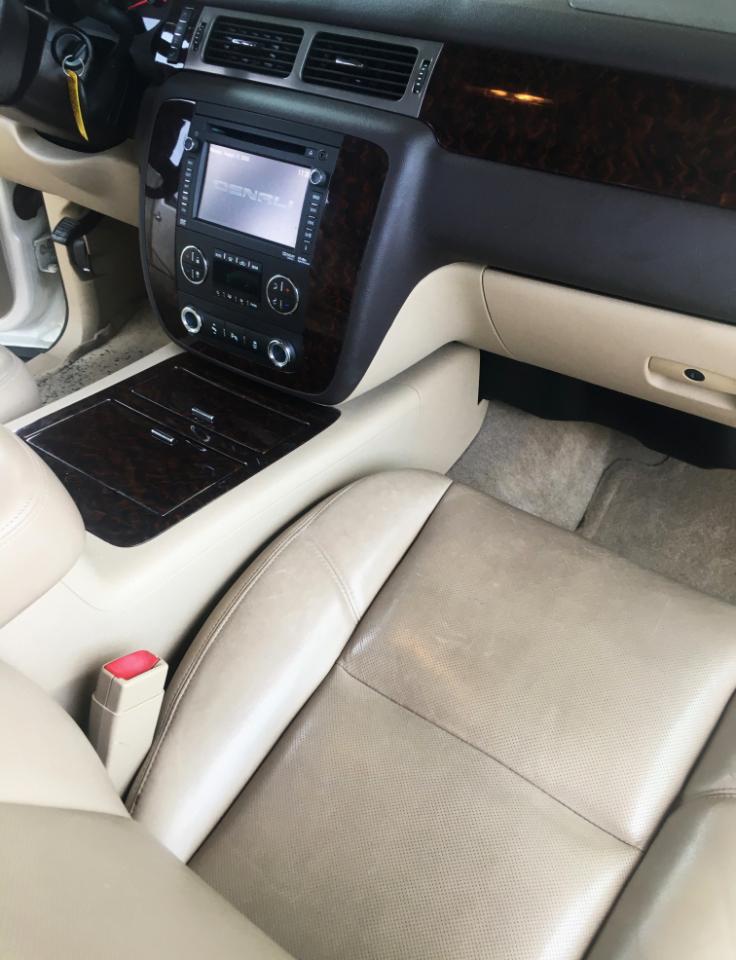GMC Yukon XL 2WD 4dr 1500 Denali 2012