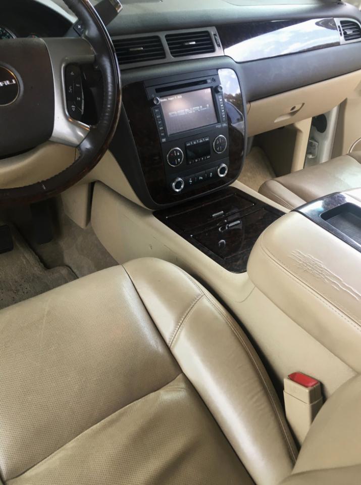GMC Yukon XL 2WD 4dr 1500 Denali 2012