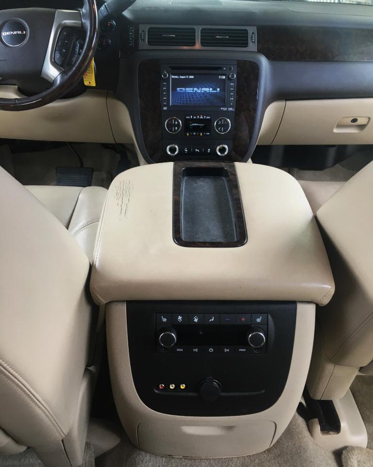 GMC Yukon XL 2WD 4dr 1500 Denali 2012