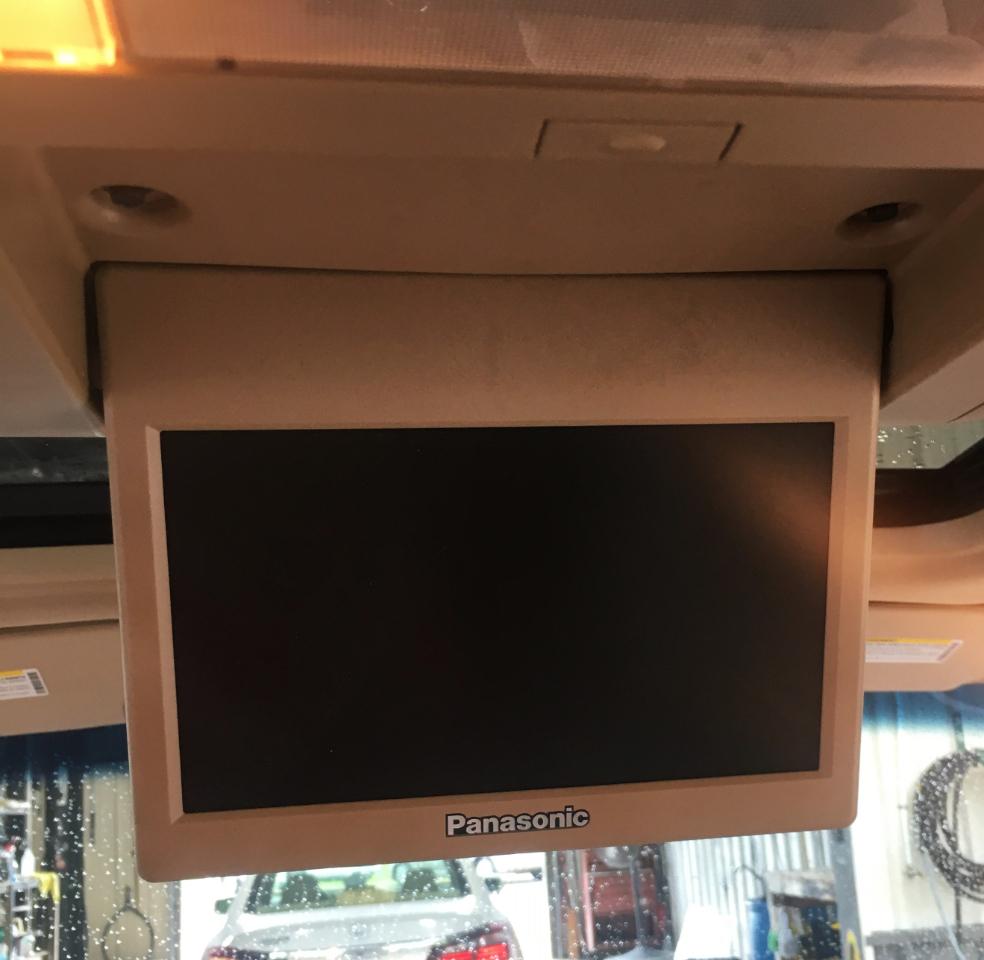 GMC Yukon XL 2WD 4dr 1500 Denali 2012