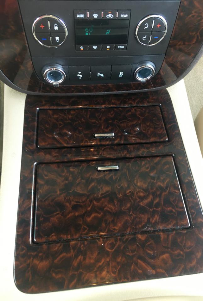 GMC Yukon XL 2WD 4dr 1500 Denali 2012