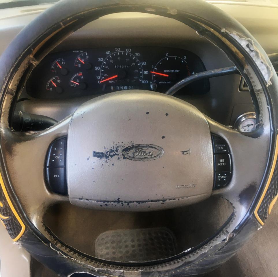 Ford Super Duty F-250 Crew Cab 156" Lariat 2001