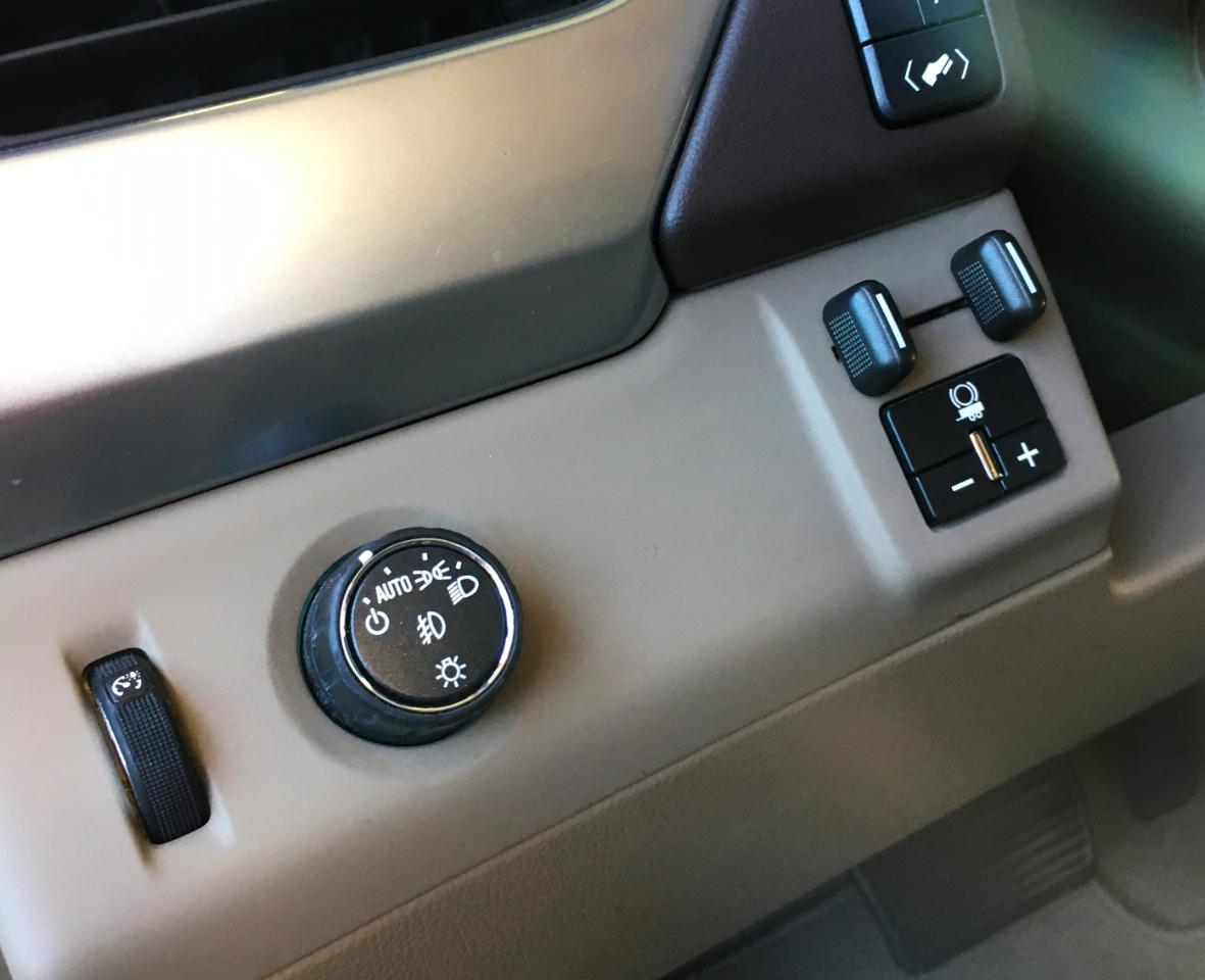 Chevrolet Suburban 2WD 4dr 1500 Premier 2017