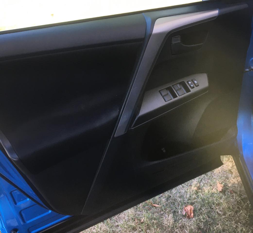 Toyota RAV4 FWD 4dr LE (Natl) 2016