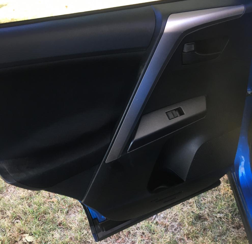 Toyota RAV4 FWD 4dr LE (Natl) 2016