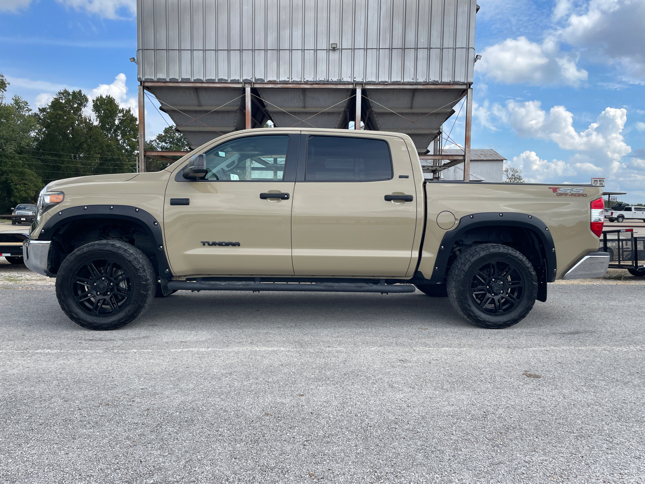 2019 Toyota Tundra SR5 CrewMax photo 2