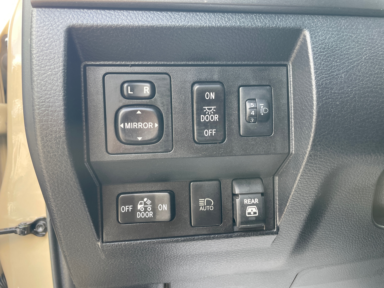 2019 Toyota Tundra SR5 CrewMax photo 17