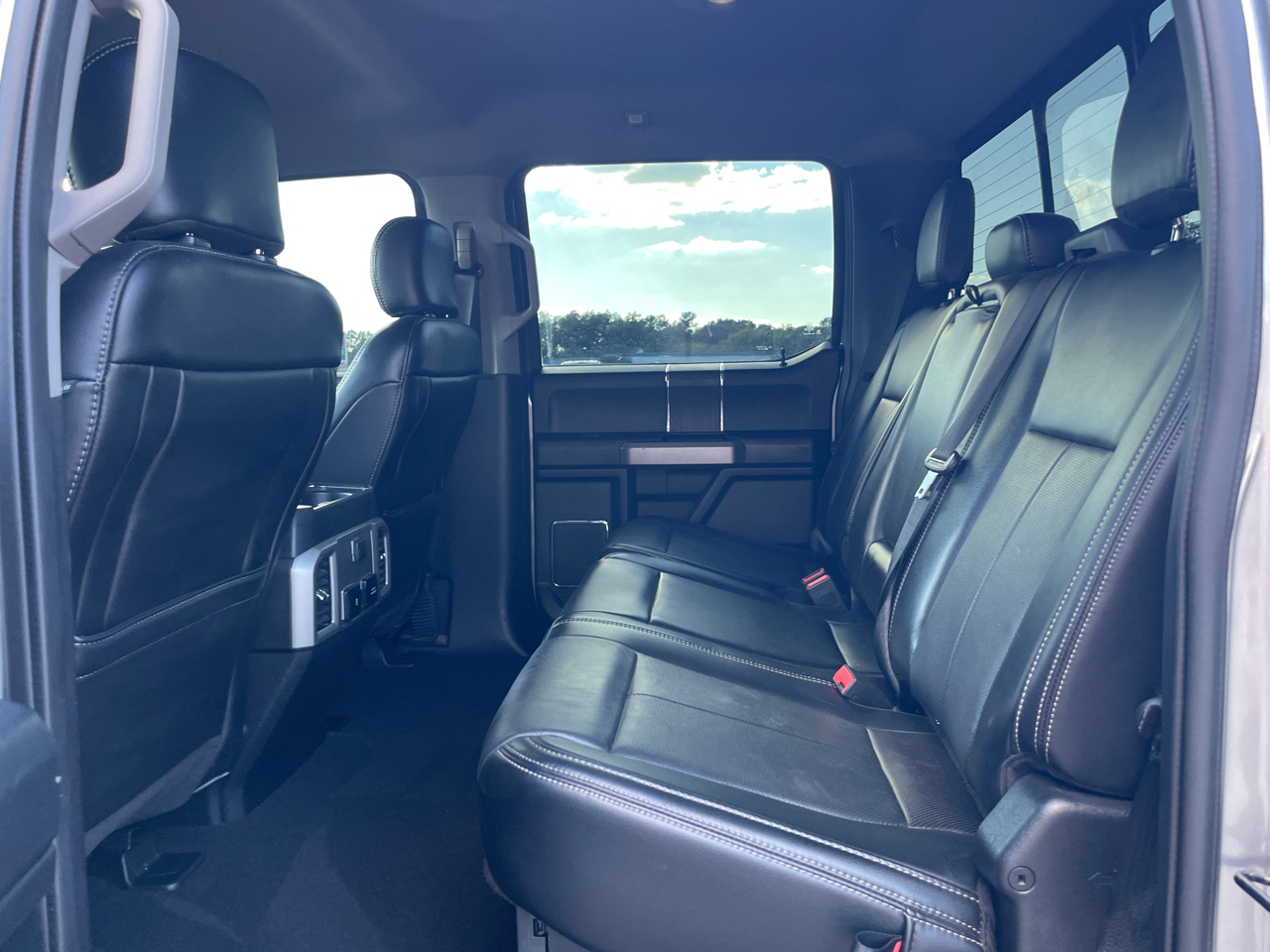 2020 Ford F-250 Lariat photo 18