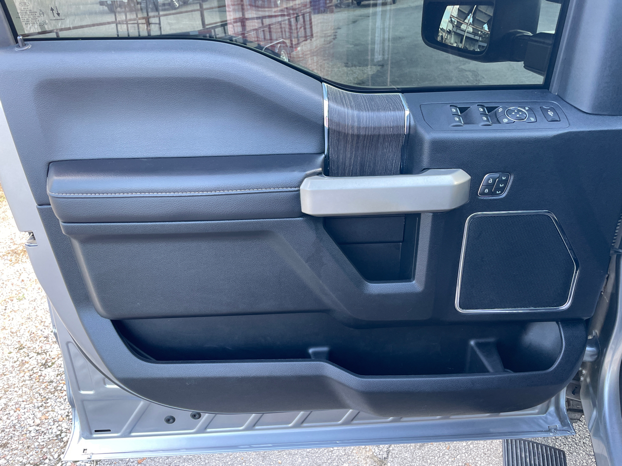 2020 Ford F-250 Lariat photo 19