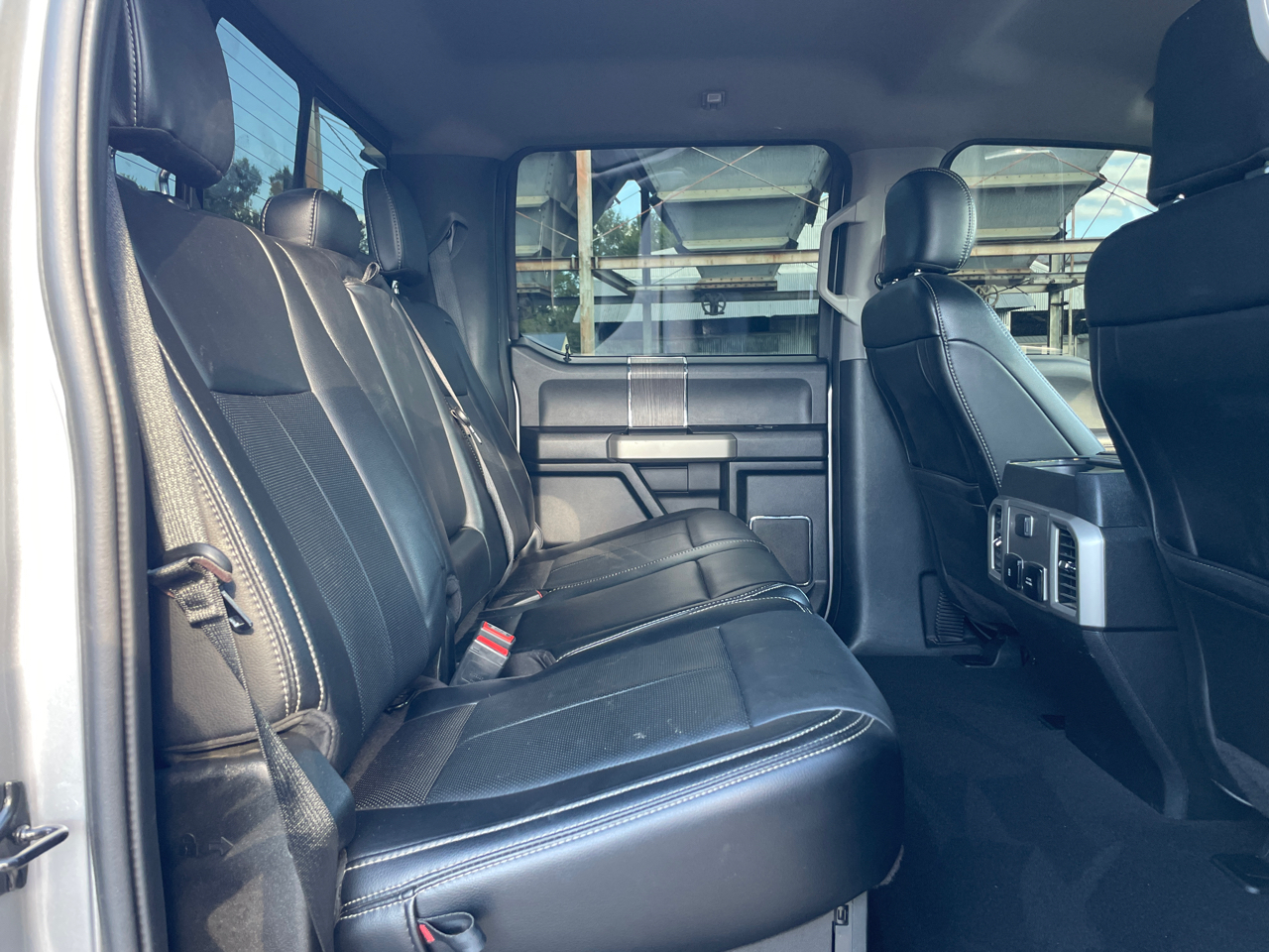 2020 Ford F-250 Lariat photo 16