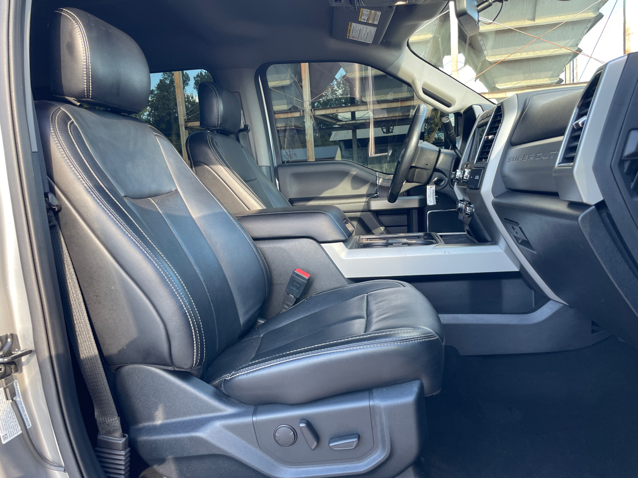 2020 Ford F-250 Lariat photo 14