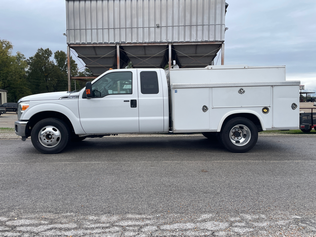 Ford F-350 SD XLT SuperCab Long Bed DRW 2WD 2016