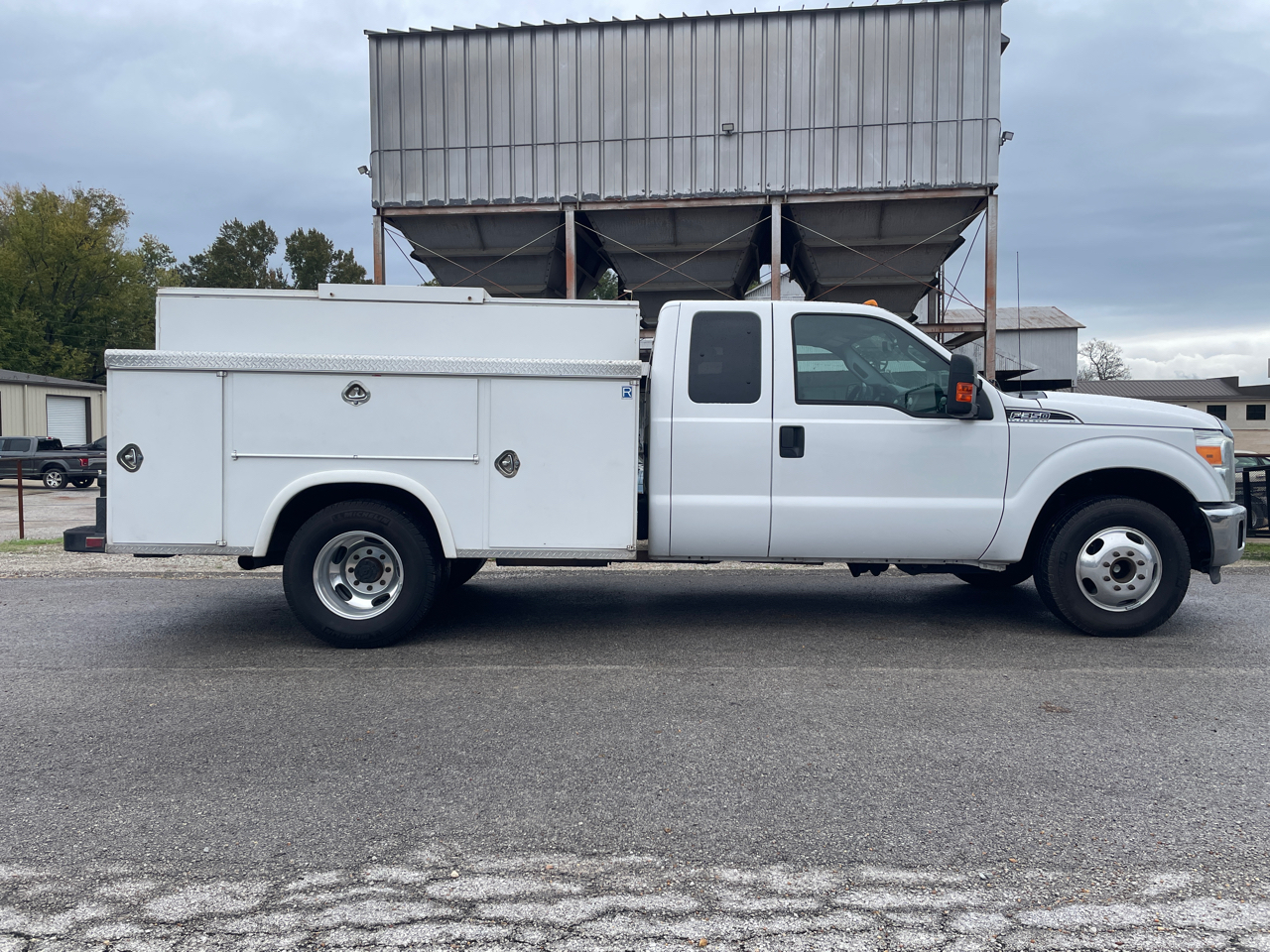 Ford F-350 SD XLT SuperCab Long Bed DRW 2WD 2016