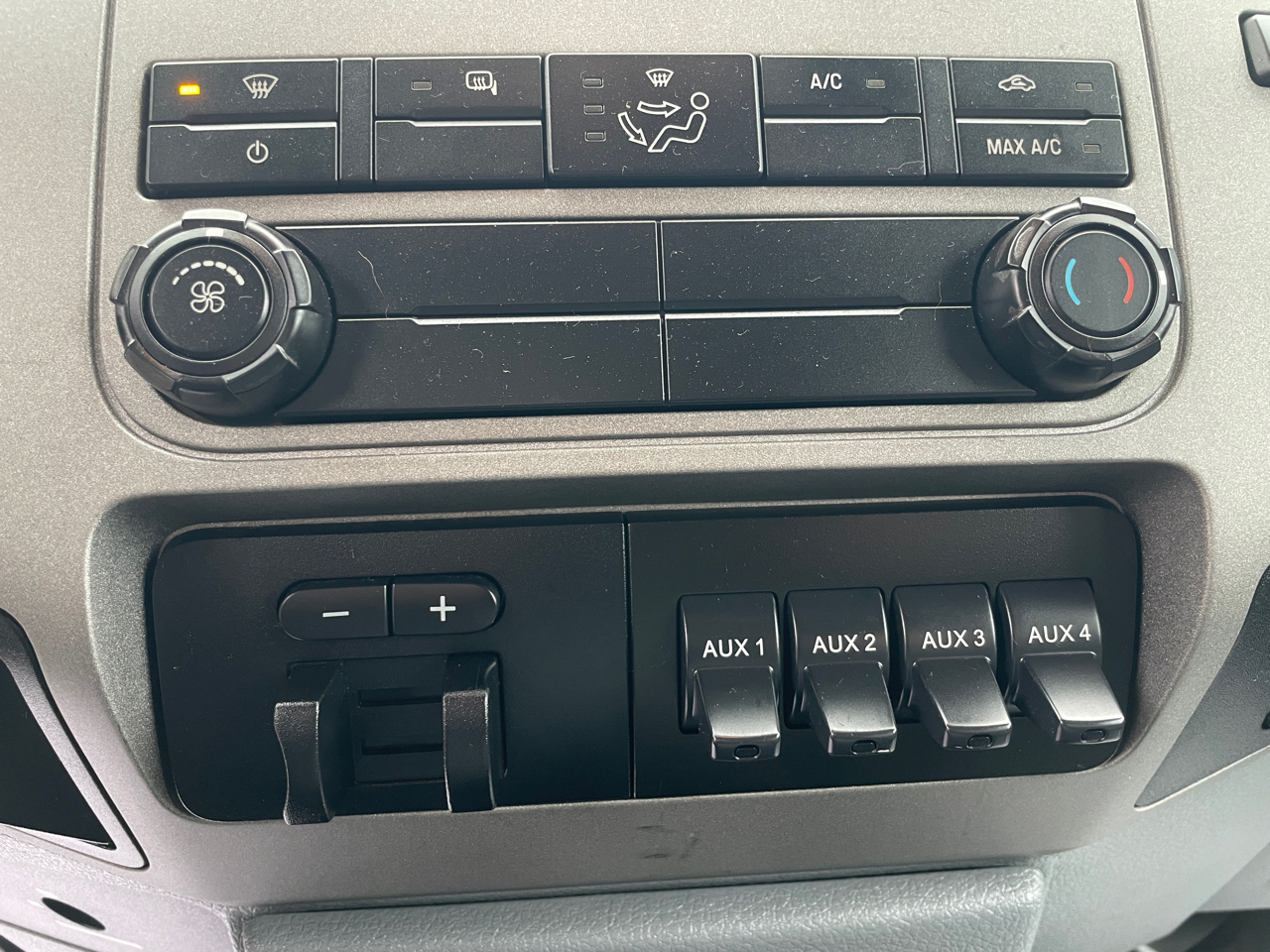 Ford F-350 SD XLT SuperCab Long Bed DRW 2WD 2016