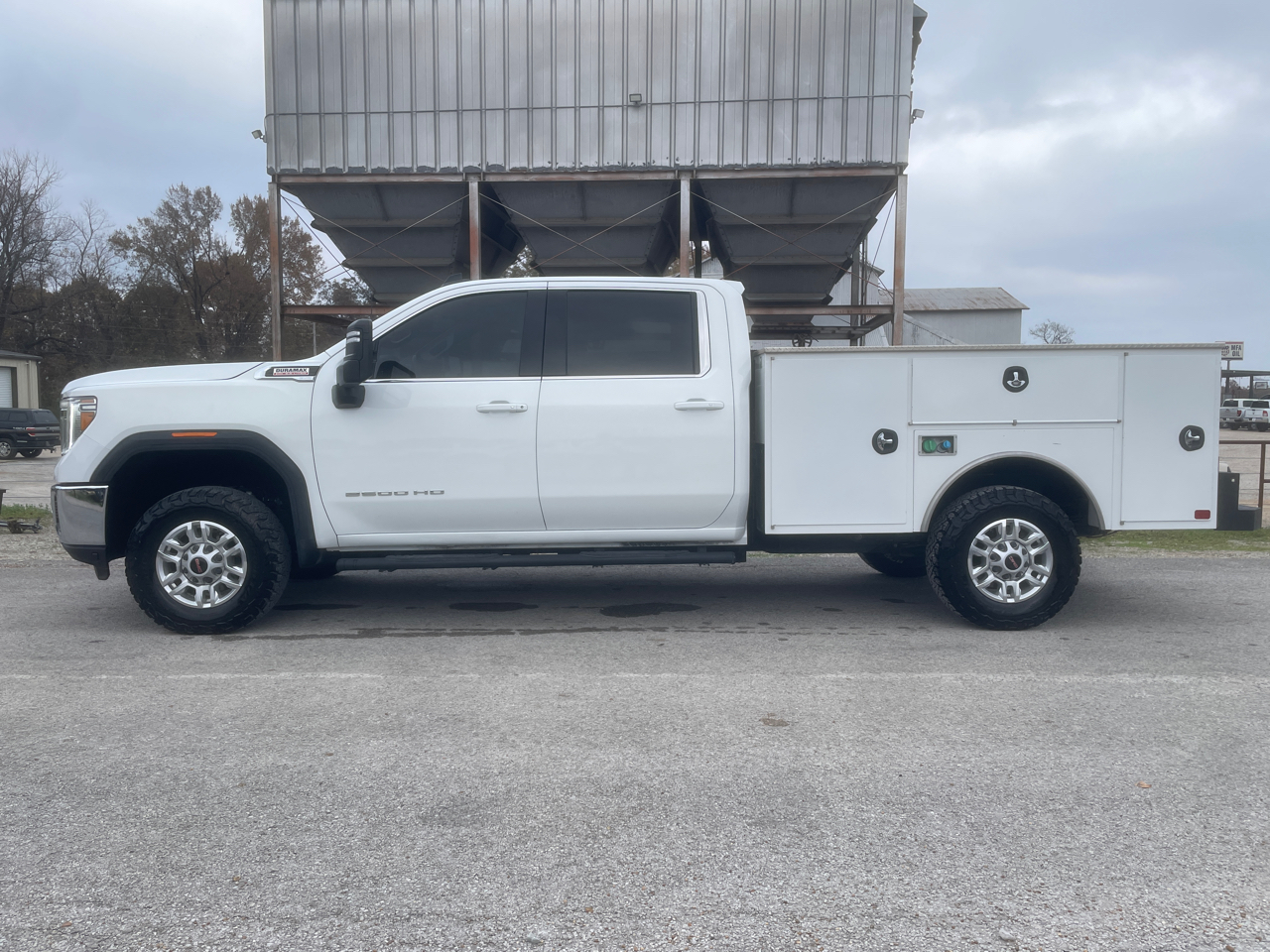 2023 Gmc Sierra HD SLE photo 2