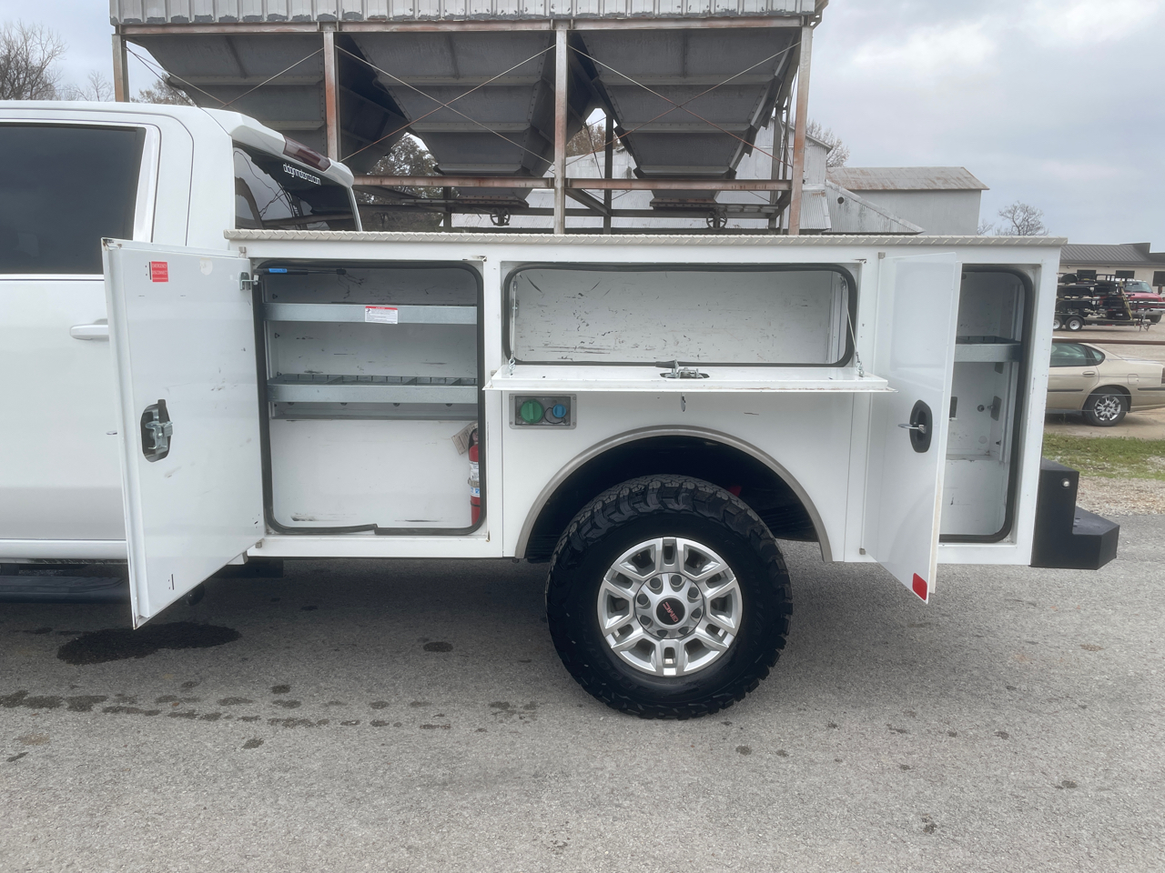 2023 Gmc Sierra HD SLE photo 3