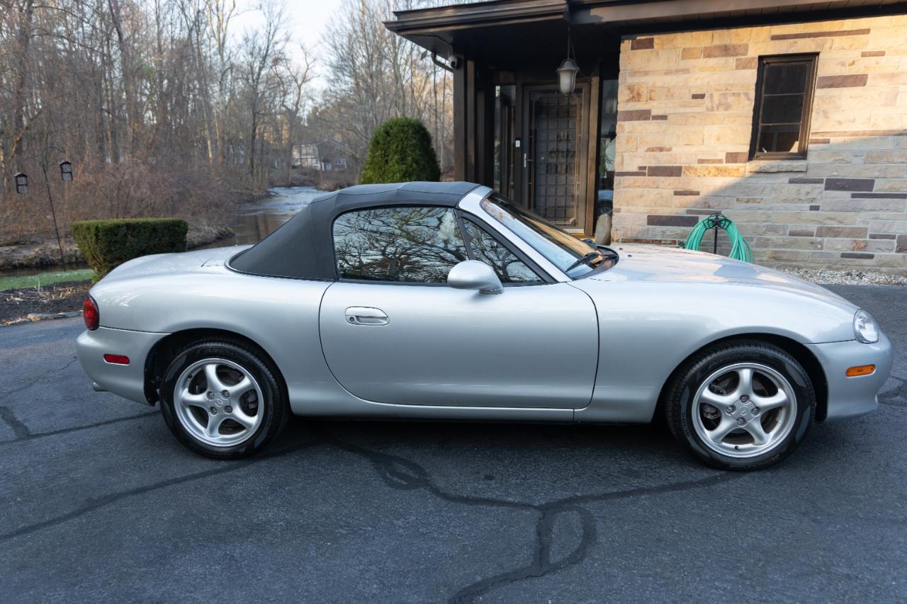 Mazda MX-5 Miata Base 2001
