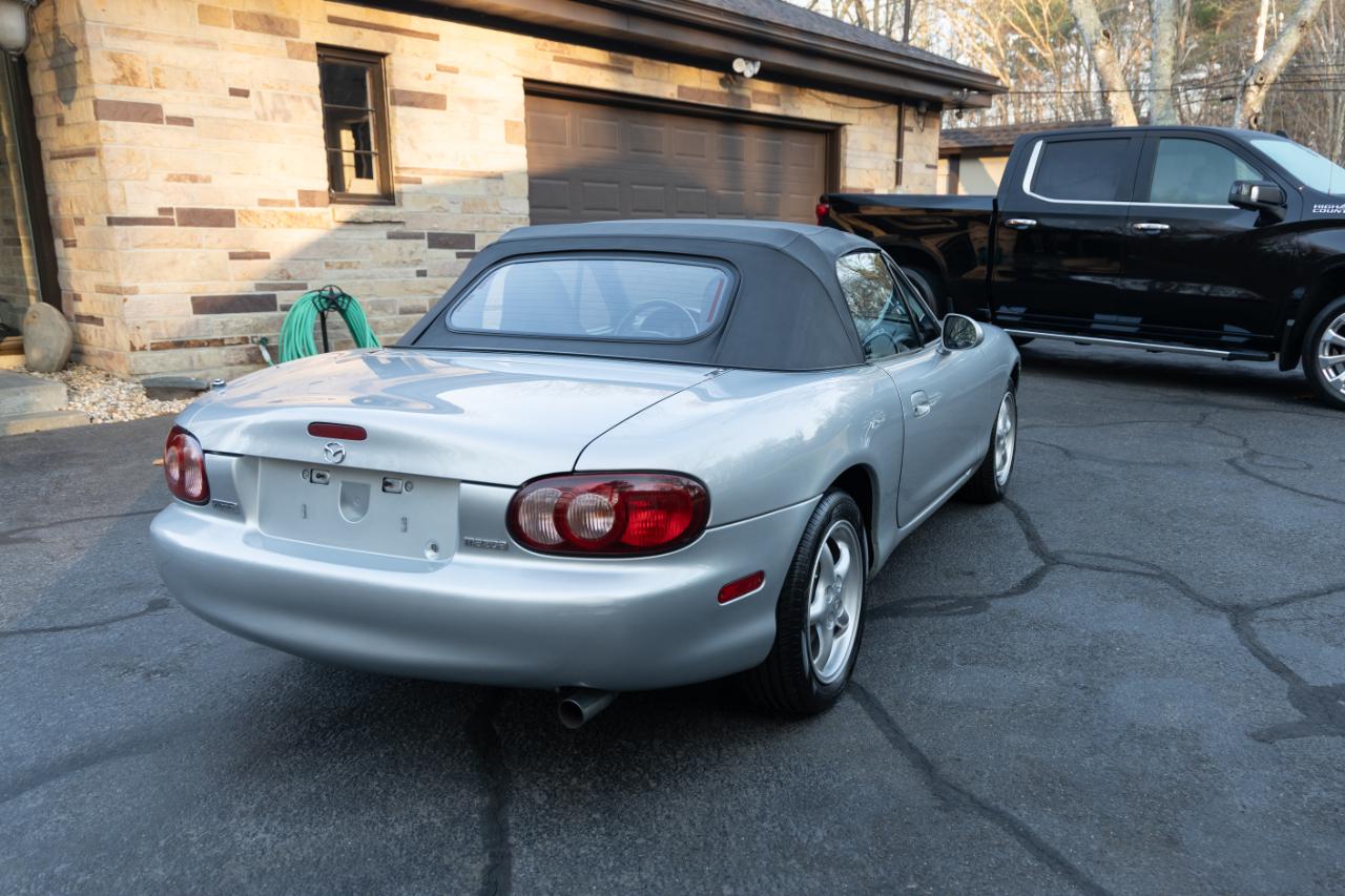 Mazda MX-5 Miata Base 2001