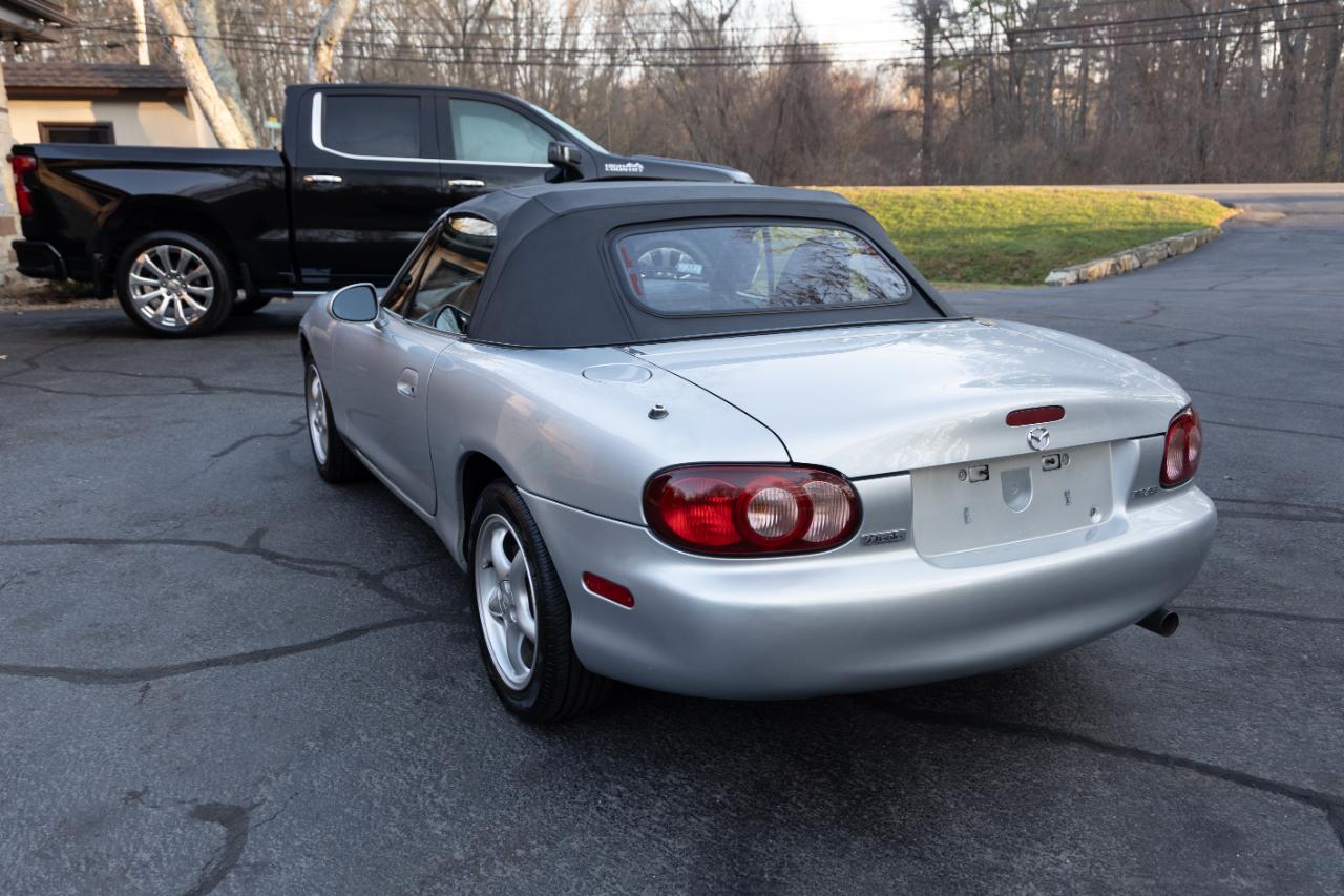 Mazda MX-5 Miata Base 2001
