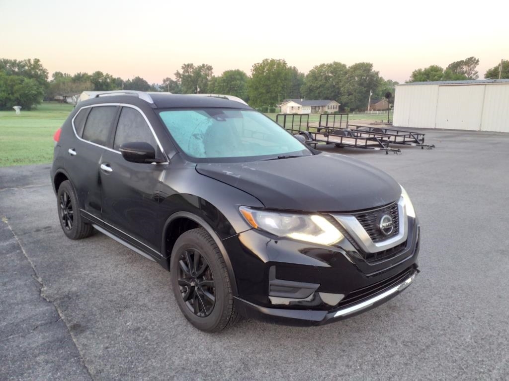 2019 Nissan Rogue SV's photo