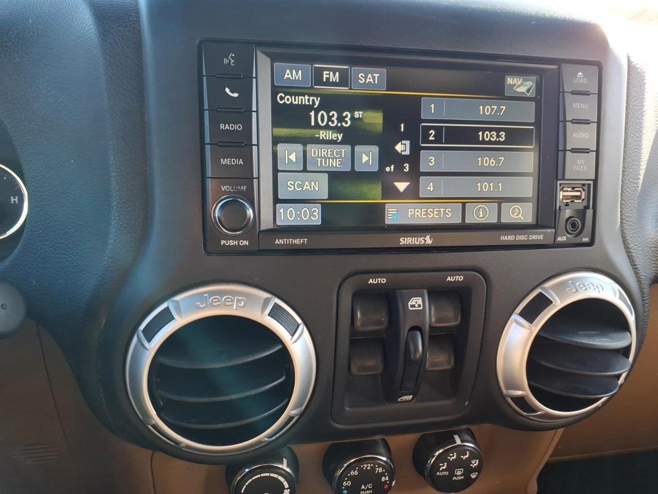 Jeep Wrangler Unlimited Sahara 4WD 2015