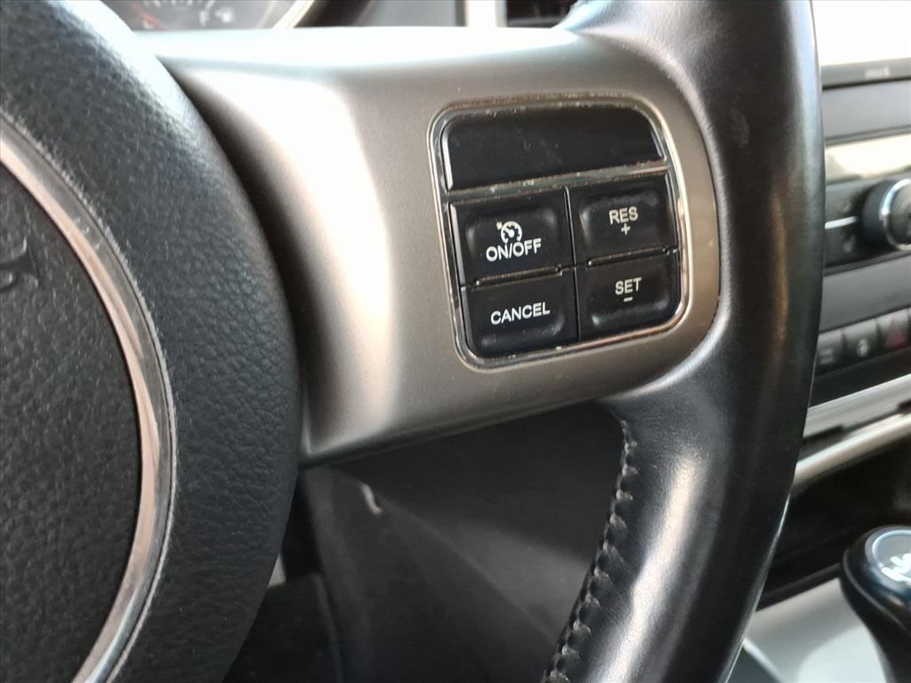 2011 Jeep Grand Cherokee Overland - Photo 17