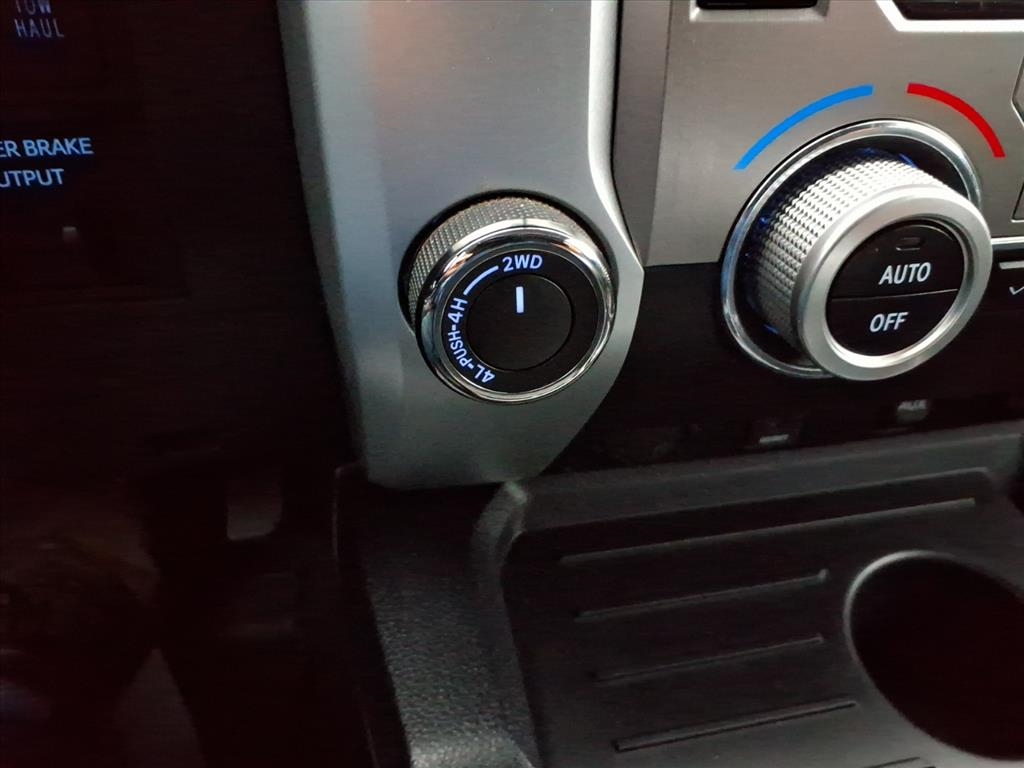 Toyota Tundra Limited 5.7L Double Cab 4WD 2017