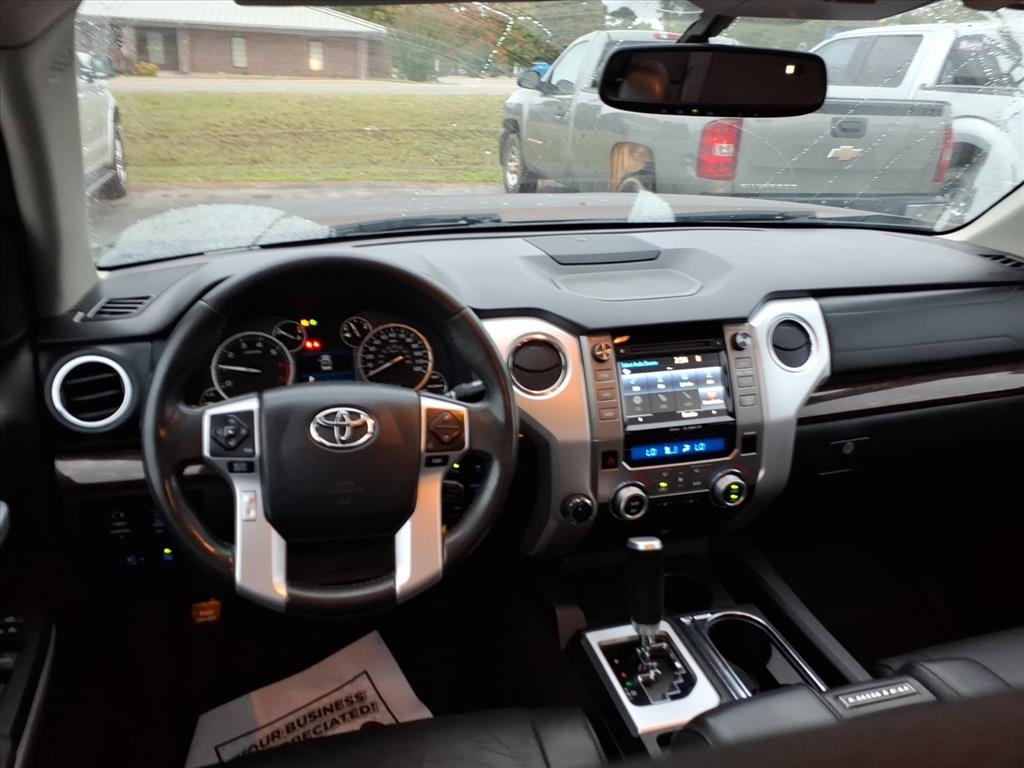 Toyota Tundra Limited 5.7L Double Cab 4WD 2017